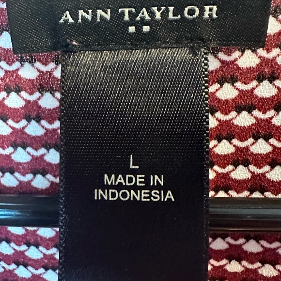 Ann Taylor Women’s top Size Large - Picture 3 of 4